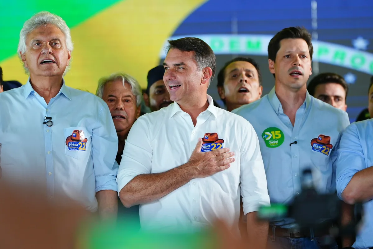 Flávio diz que fala sobre mudar a Constituição 'para redemocratizar o país' se referia à reforma do STF e fim da reeleição - G1