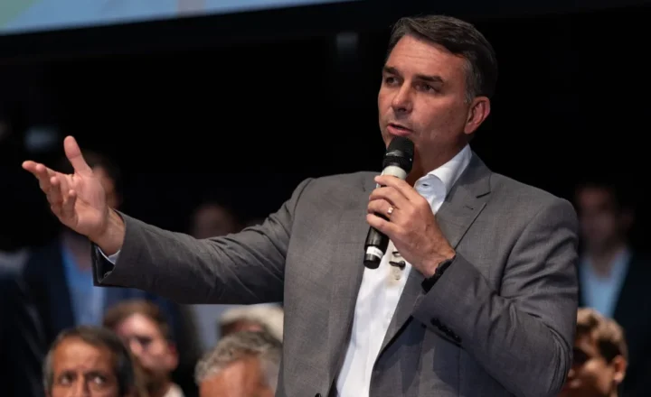 Flávio muda tom a 12 dias da eleição e diz que vai votar a favor do fim da escala 6x1 - O GLOBO
