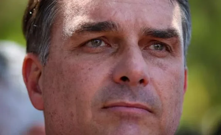 'Nenhum parente meu vai ser candidato a presidente em 2030', diz Flávio - UOL Notícias