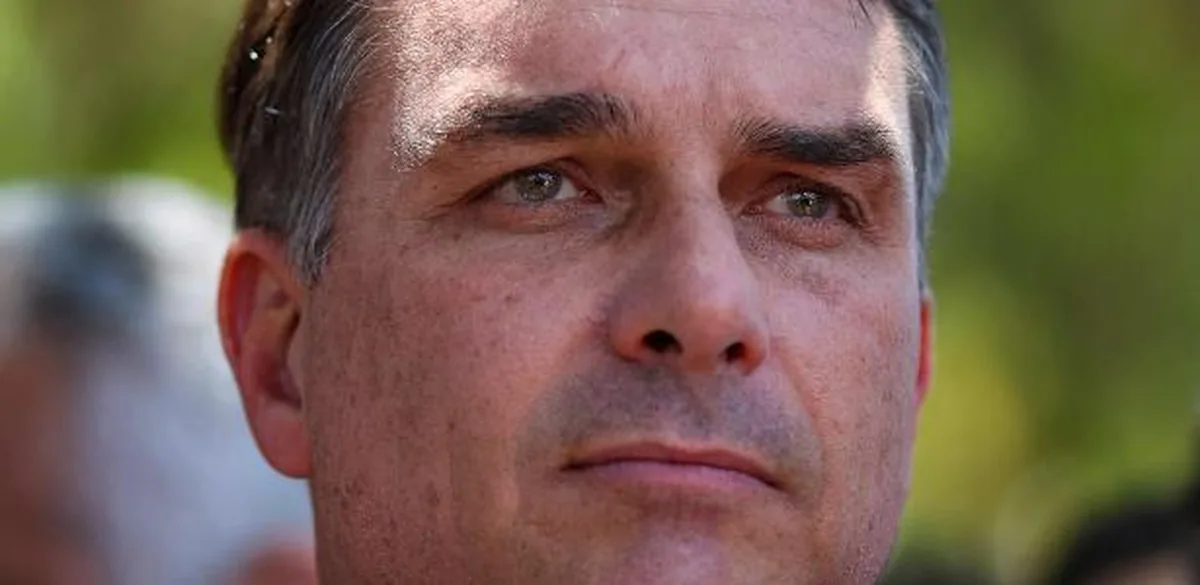 'Nenhum parente meu vai ser candidato a presidente em 2030', diz Flávio - UOL Notícias
