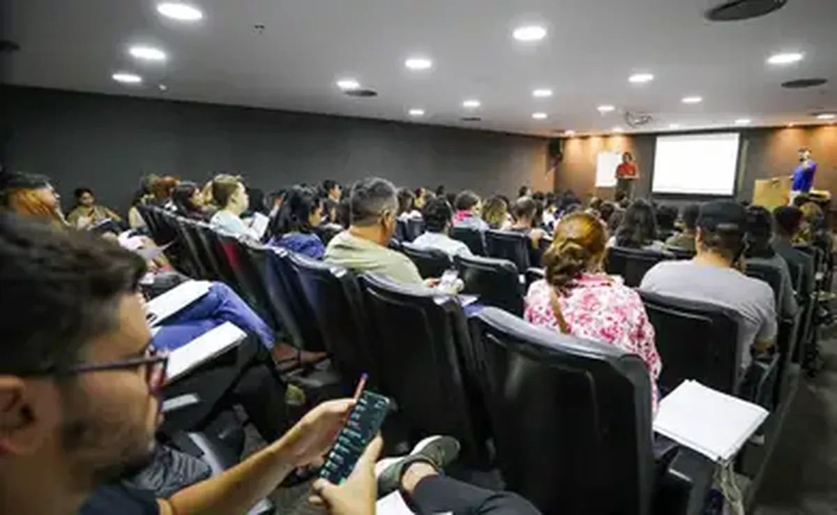 Brasília (DF), 02.05.2024 - Os candidatos do Distrito Federal que farão o Concurso Público Nacional Unificado (CNU) estão aproveitando os últimos dias para revisar o conteúdo. Cerca de 160 pessoas acompanharam o último aulão preparatório promovido pela Biblioteca Nacional de Brasília (BNB). Foto: Jo