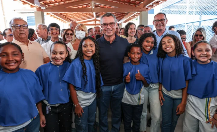 GOVERNO ENTREGA REFORMA DE R$ 2,8 MILHÕES EM ESCOLA