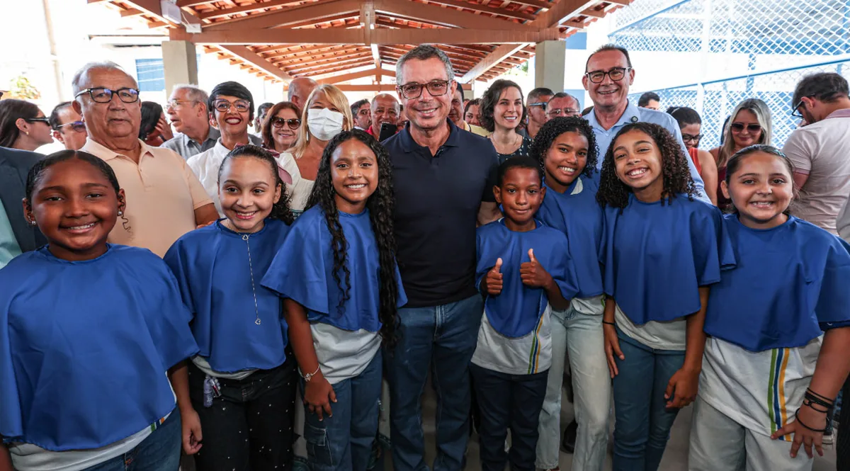 GOVERNO ENTREGA REFORMA DE R$ 2,8 MILHÕES EM ESCOLA