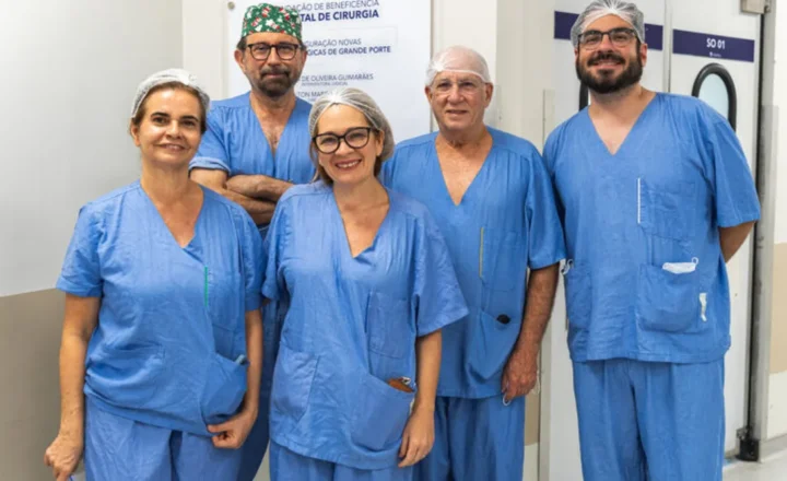 Hospital de Cirurgia recebe grupo nacional especializado para cirurgia de malformação rara em criança