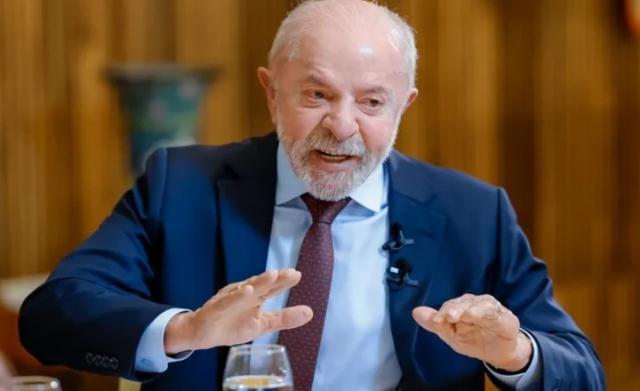 Lula diz que não vai deixar de dar benefício por causa da eleição