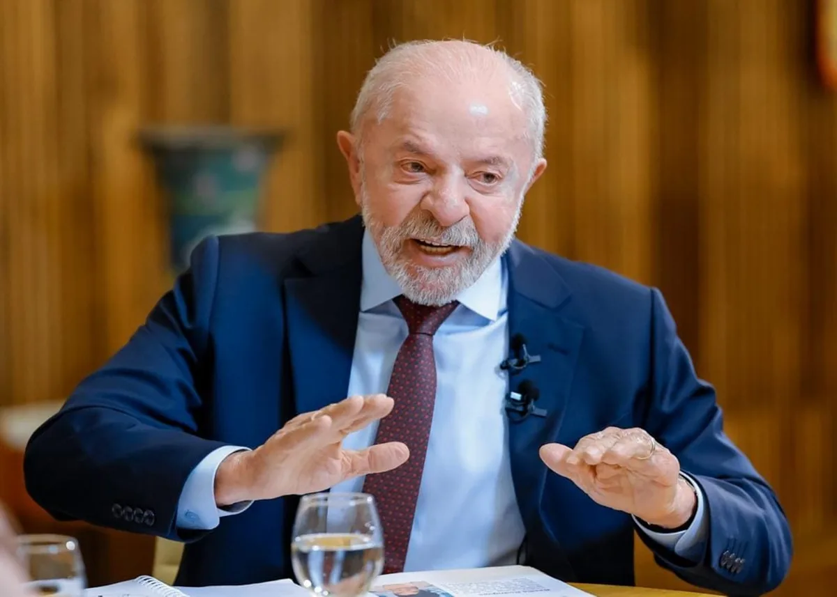 Lula diz que não vai deixar de dar benefício por causa da eleição