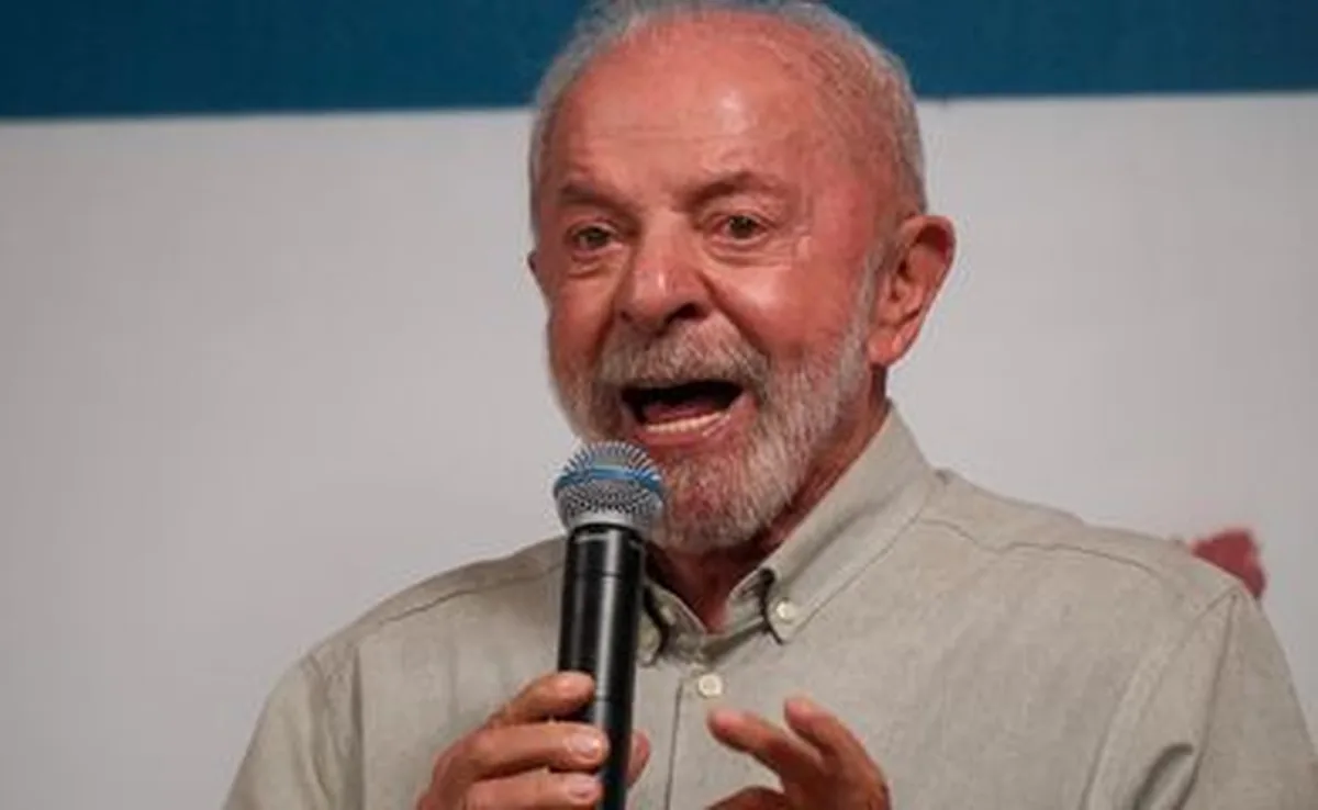 Brazilian President and Workers' Party (PT) candidate for presidential re-election, Luiz Inacio Lula da Silva, speaks to the media ahead of the runoff election, in Brasilia, Brazil, October 6, 2026. REUTERS/Diego Herculano