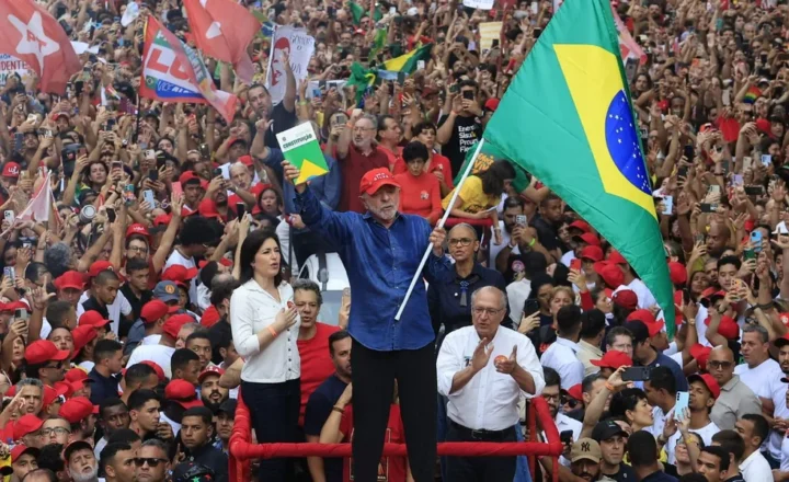 Lula é reeleito presidente do Brasil em virada histórica - Agência Brasil