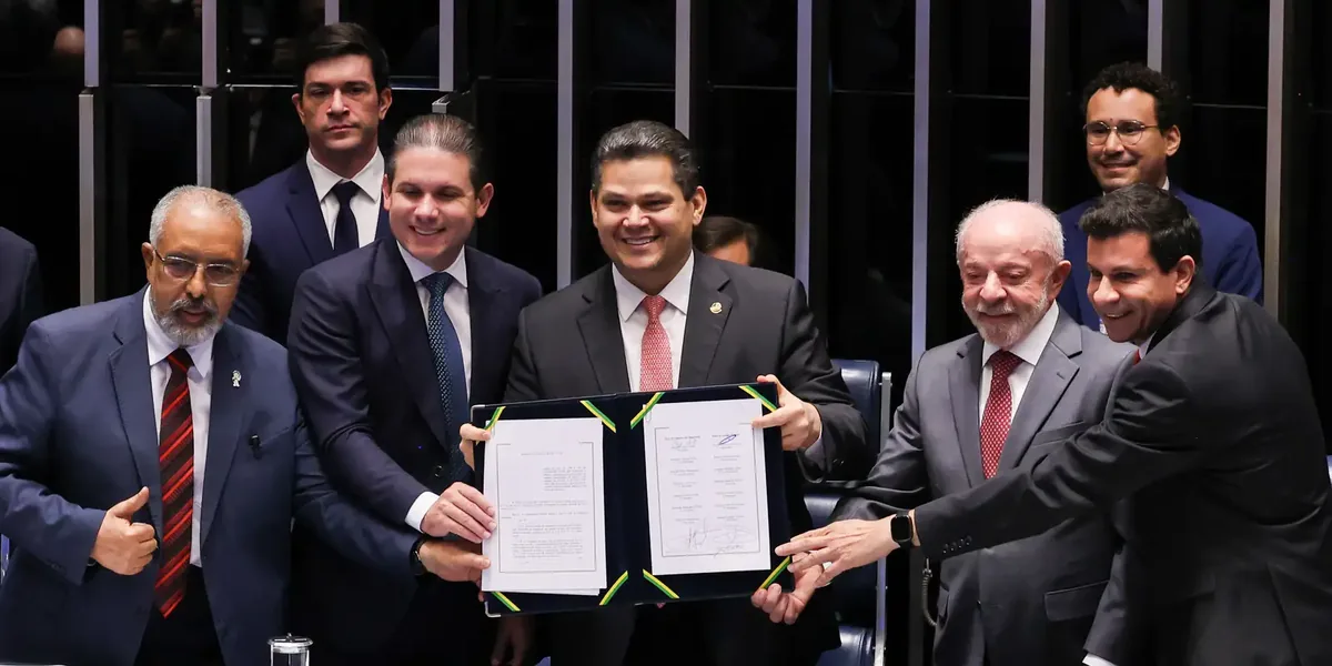 Congresso promulga fim da escala 6x1 e jornada máxima de 40h - Agência Brasil