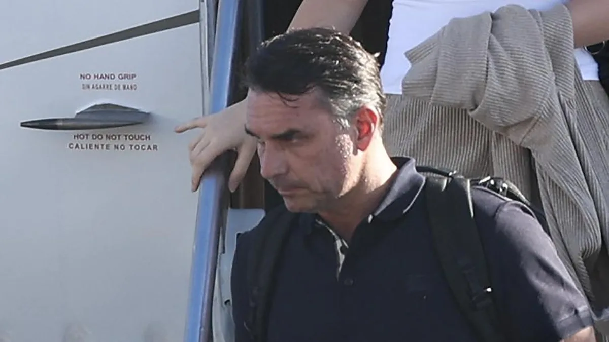 Flávio Bolsonaro chega a Miami, nos Estados Unidos