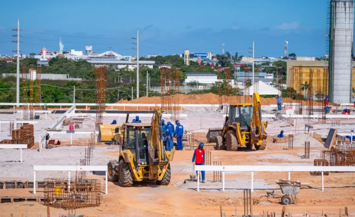 Obras do Complexo Materno-infantil Nossa Senhora de Lourdes avançam após conclusão dos serviços de terraplanagem