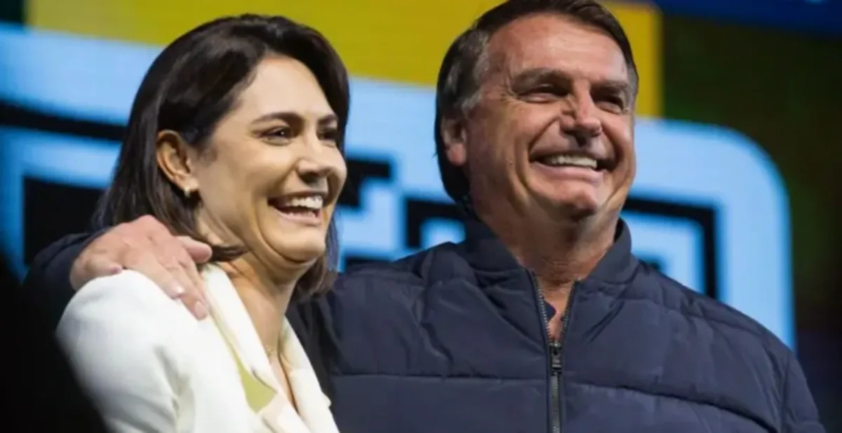 Foto de Michelle Bolsonaro ao lado de Jair Bolsonaro