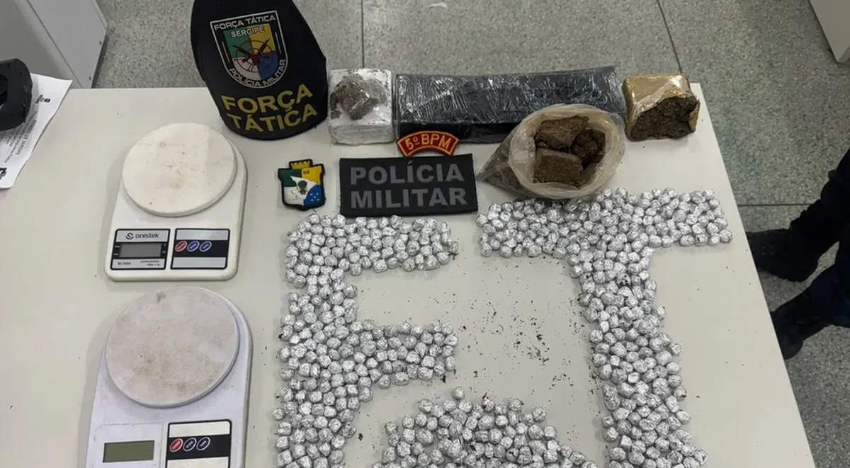 PM apreende mais de 2 kg de maconha após suspeito de tráfico fugir em Nossa Senhora do Socorro