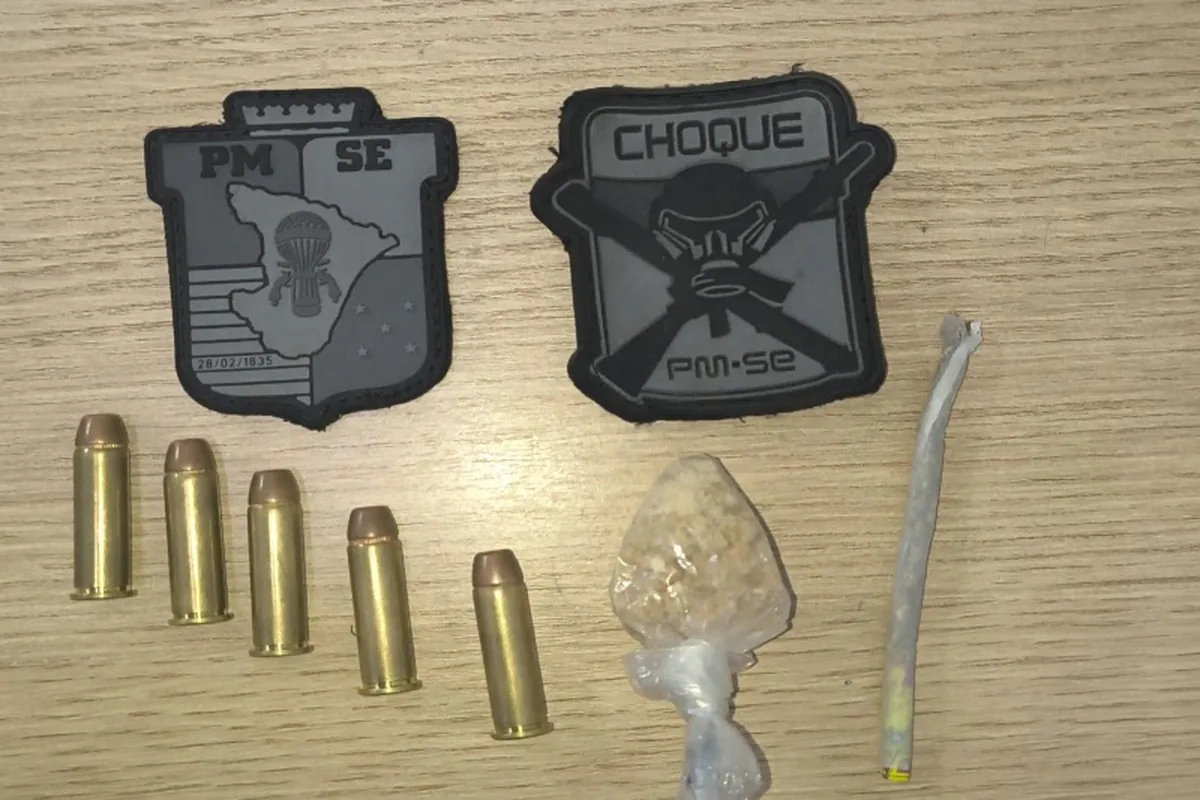 PM prende dupla por suspeita de tráfico de drogas em Socorro