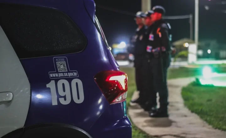 PMSE conduz dois suspeitos por roubo de celular em Aracaju