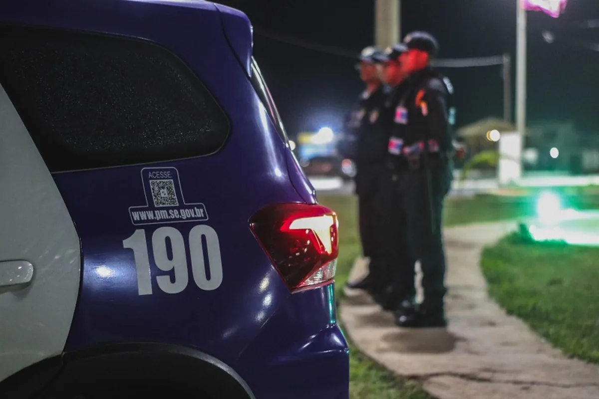 PMSE conduz dois suspeitos por roubo de celular em Aracaju
