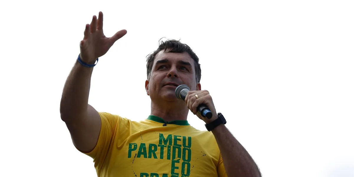 Aliado de Trump diz que Flávio Bolsonaro chegou aos EUA - Agência Brasil
