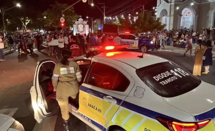 Procissão de Nossa Senhora Aparecida causa bloqueios temporários no trânsito em Aracaju