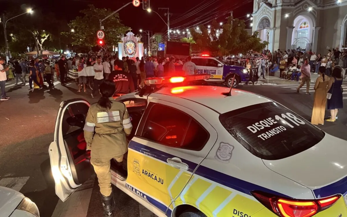 Procissão de Nossa Senhora Aparecida causa bloqueios temporários no trânsito em Aracaju