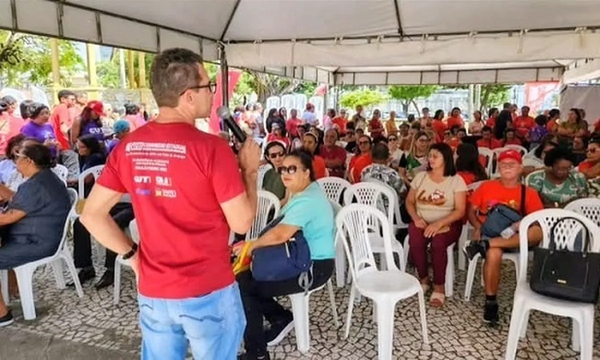 Professores da rede estadual retornam às salas de aula nesta terça-feira, após mais de um mês de greve