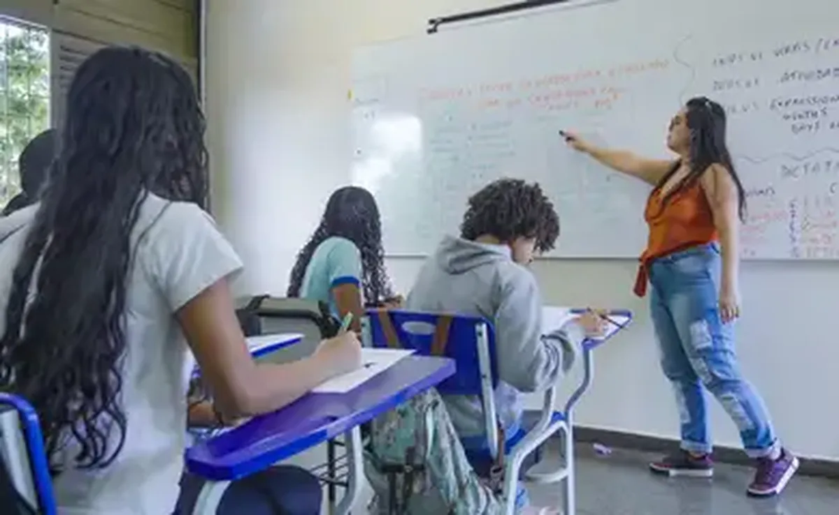 Brasília (DF), 25/06/2026 – Alunos do ensino médio do CED 16, na Ceilândia, aproveitam o segundo semestre letivo para intensificar a preparação em sala de aula visando o Exame Nacional do Ensino Médio (Enem), vestibulares, Programa de Avaliação Seriada (PAS/UnB) e outros processos seletivos de ingre