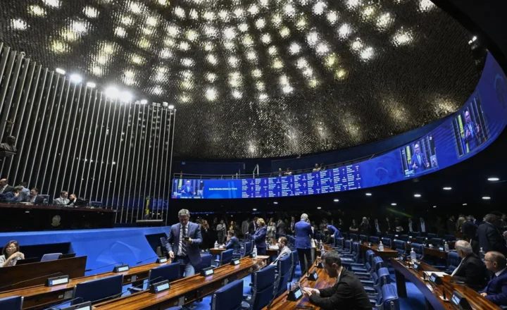 Senado pode votar hoje PEC que acaba com a escala 6x1 - Agência Brasil