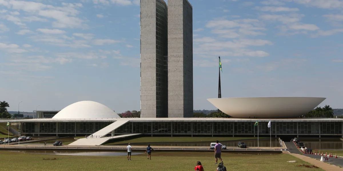 Calendário especial pode acelerar votação da PEC do fim da escala 6x1 - Agência Brasil