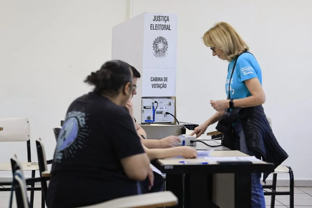 São Paulo (SP), 04/10/2026- São Paulo (SP), 04/10/2026- Início das votações na UNIP Vergueiro.Foto: Paulo Pinto/Agência Brasil