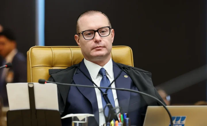 Zanin, do STF, determina extensão da votação em todo o país até as 19h após denúncias de problemas no transporte - O GLOBO