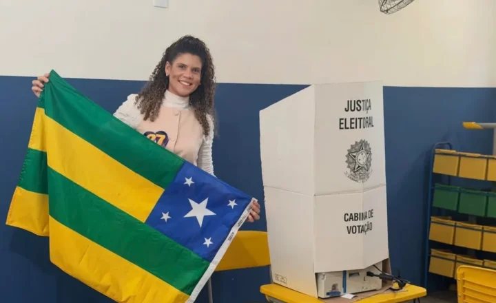 TATY CRISTINA VOTA NA BARRA DOS COQUEIROS