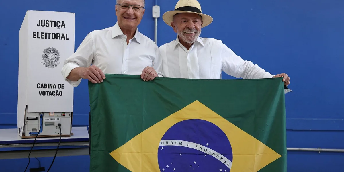 Mendonça dá 24h para remoção de posts sobre Lula e bandeira do Brasil - Agência Brasil