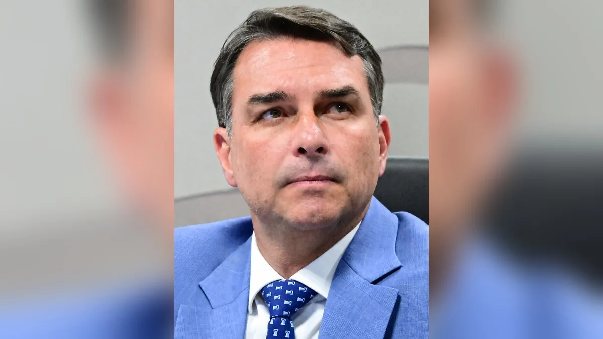 URGENTE PF apura possível saída de Flávio Bolsonaro do Brasil após cancelamento de passaportes