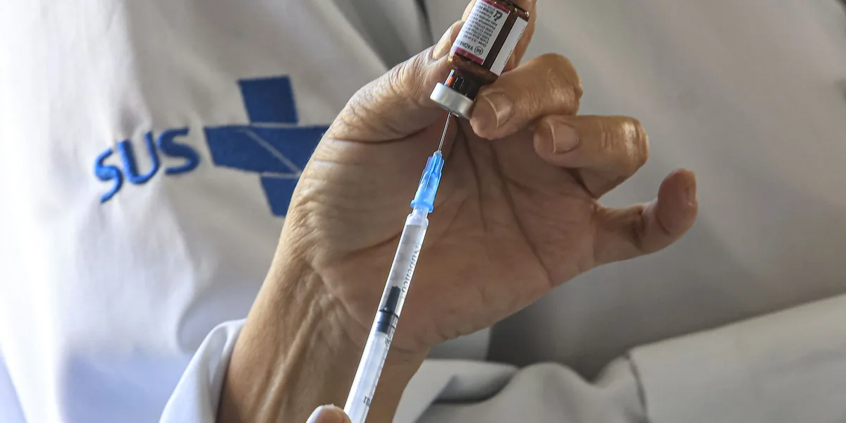 Meningite: quatro cidades do Rio ofertam vacina a pessoas até 24 anos - Agência Brasil